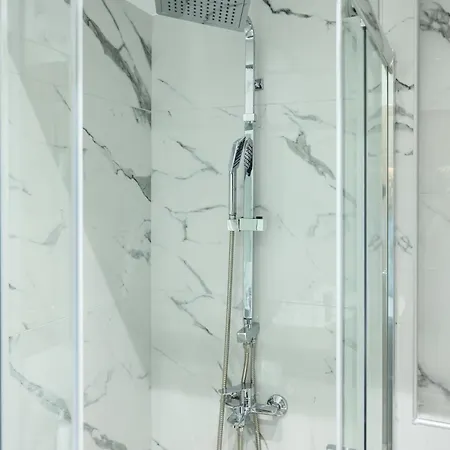 Urban Luxury Side 2 Apartment *